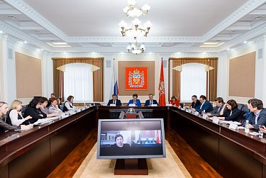 Совершенствуются законы социального характера